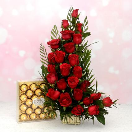 25 Red Rose Basket & Rocher